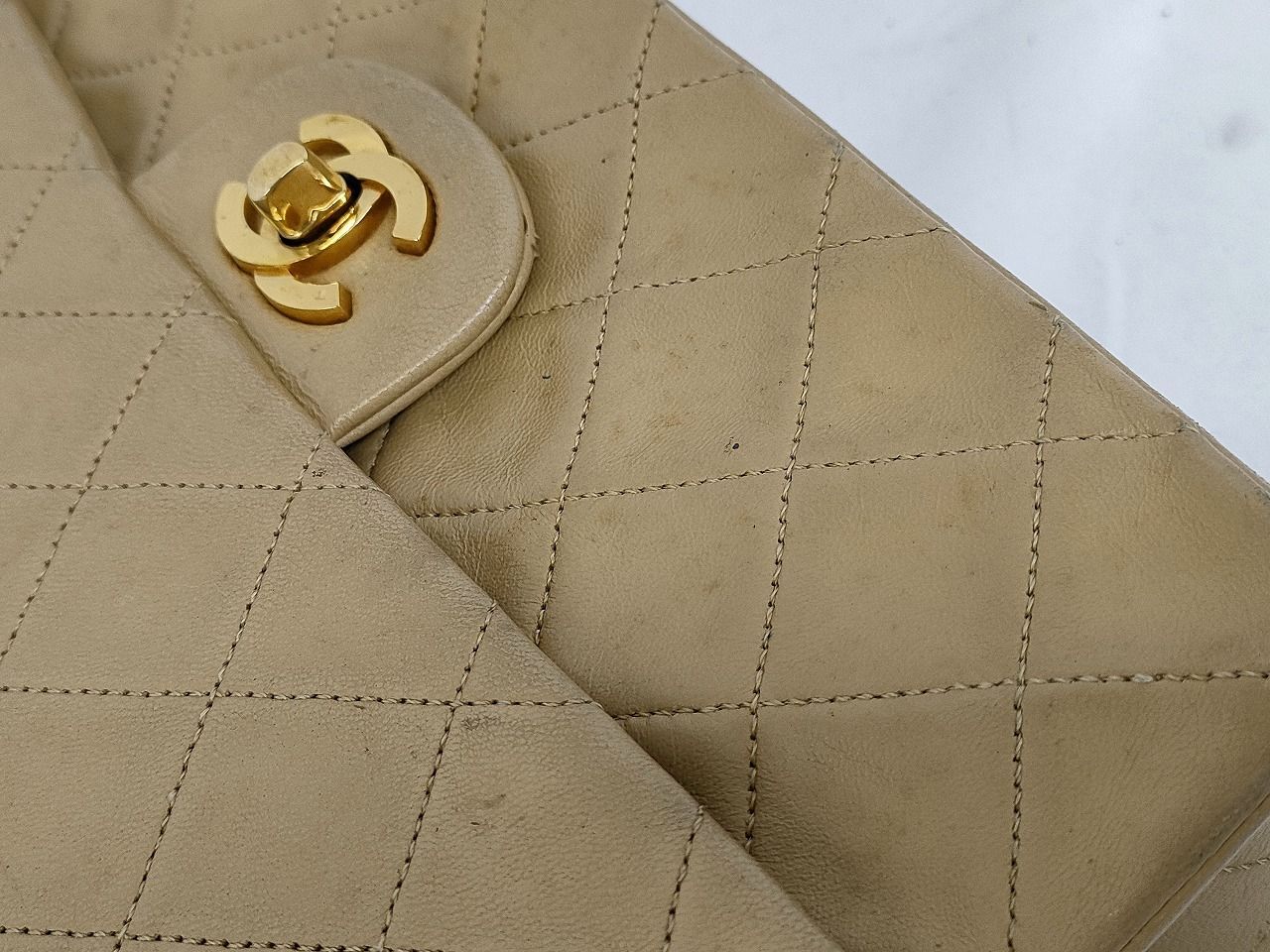 Sac Chanel Matelassé 25 Beige en Cuir d'Agneau