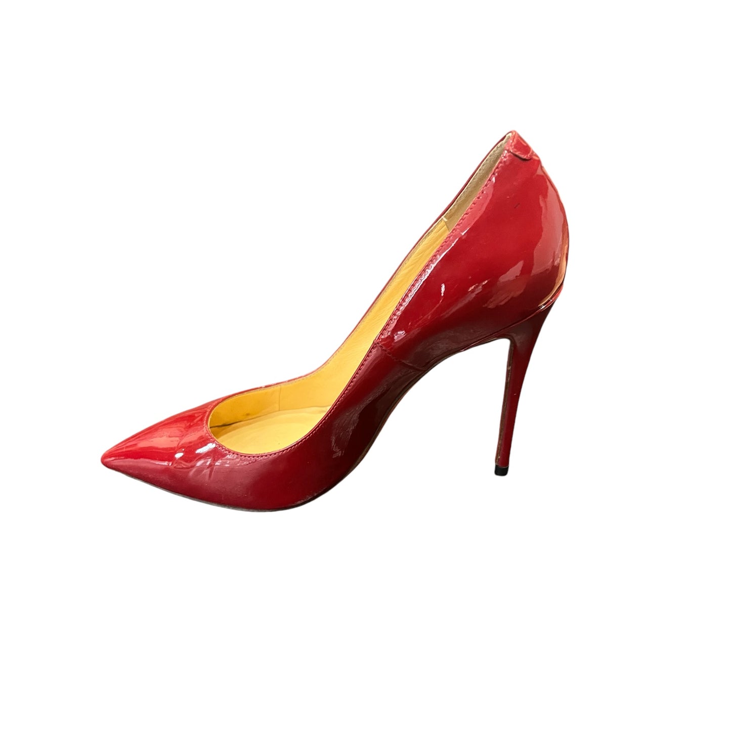 Escarpins Louboutin en cuir verni rouge