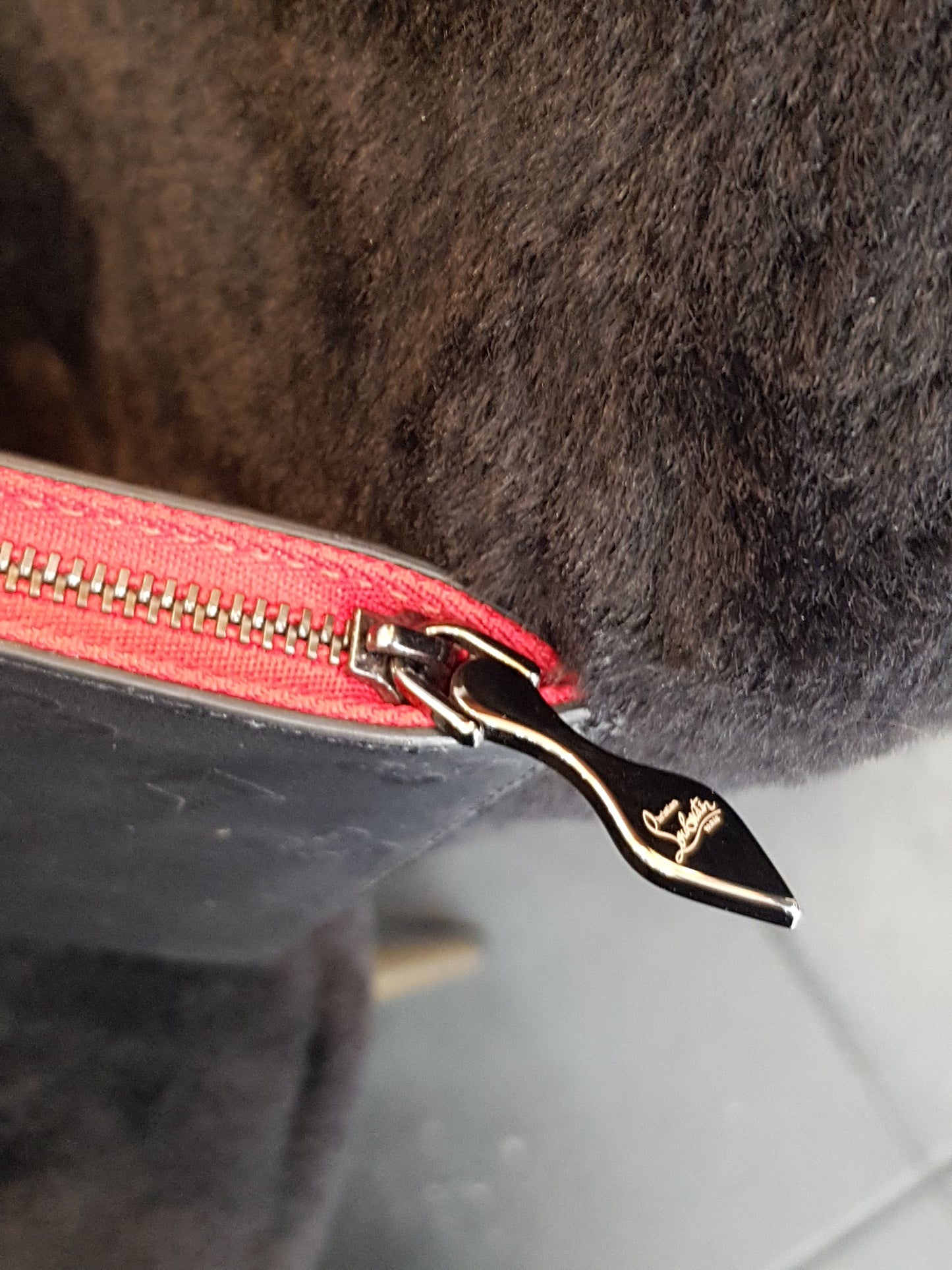 Sac Louboutin en cuir noir