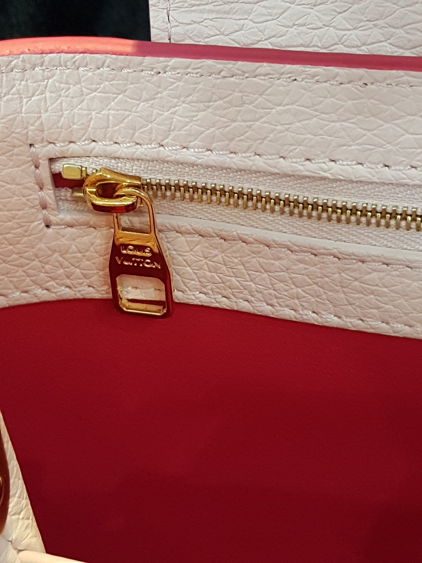 Sac Louis Vuitton Capucines BB rose