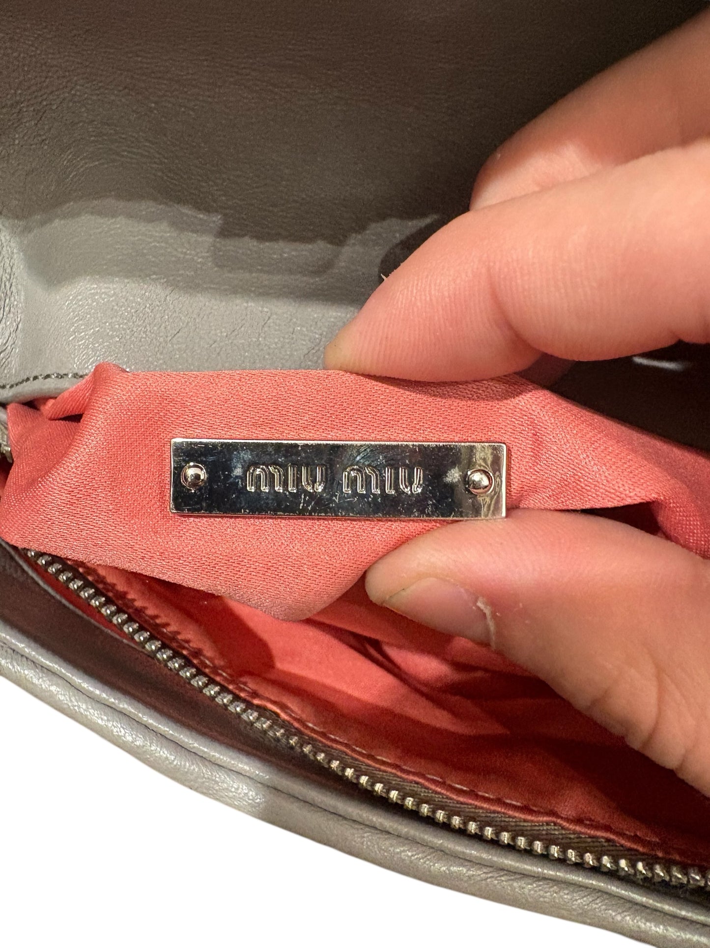 Sac Miu Miu matelassé – beige / gris clair