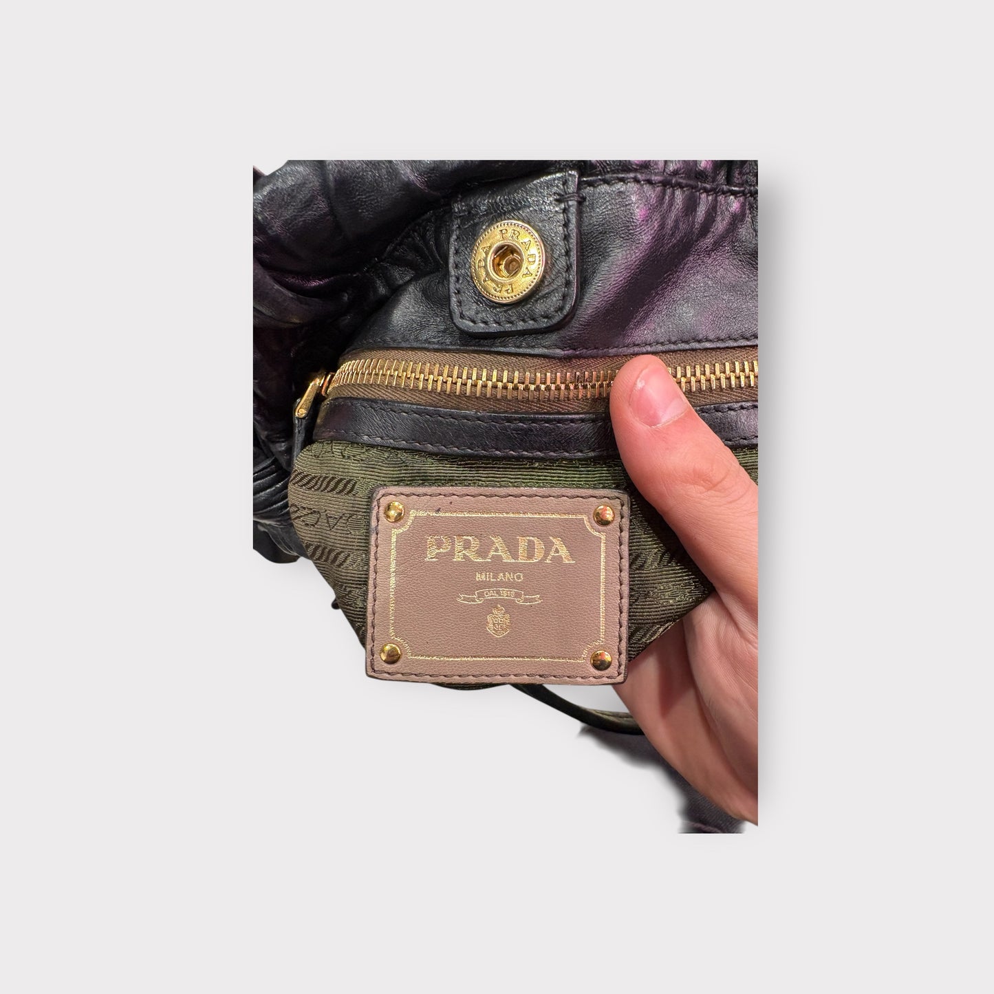 Prada – Sac cuir noir vintage à liens / froncé