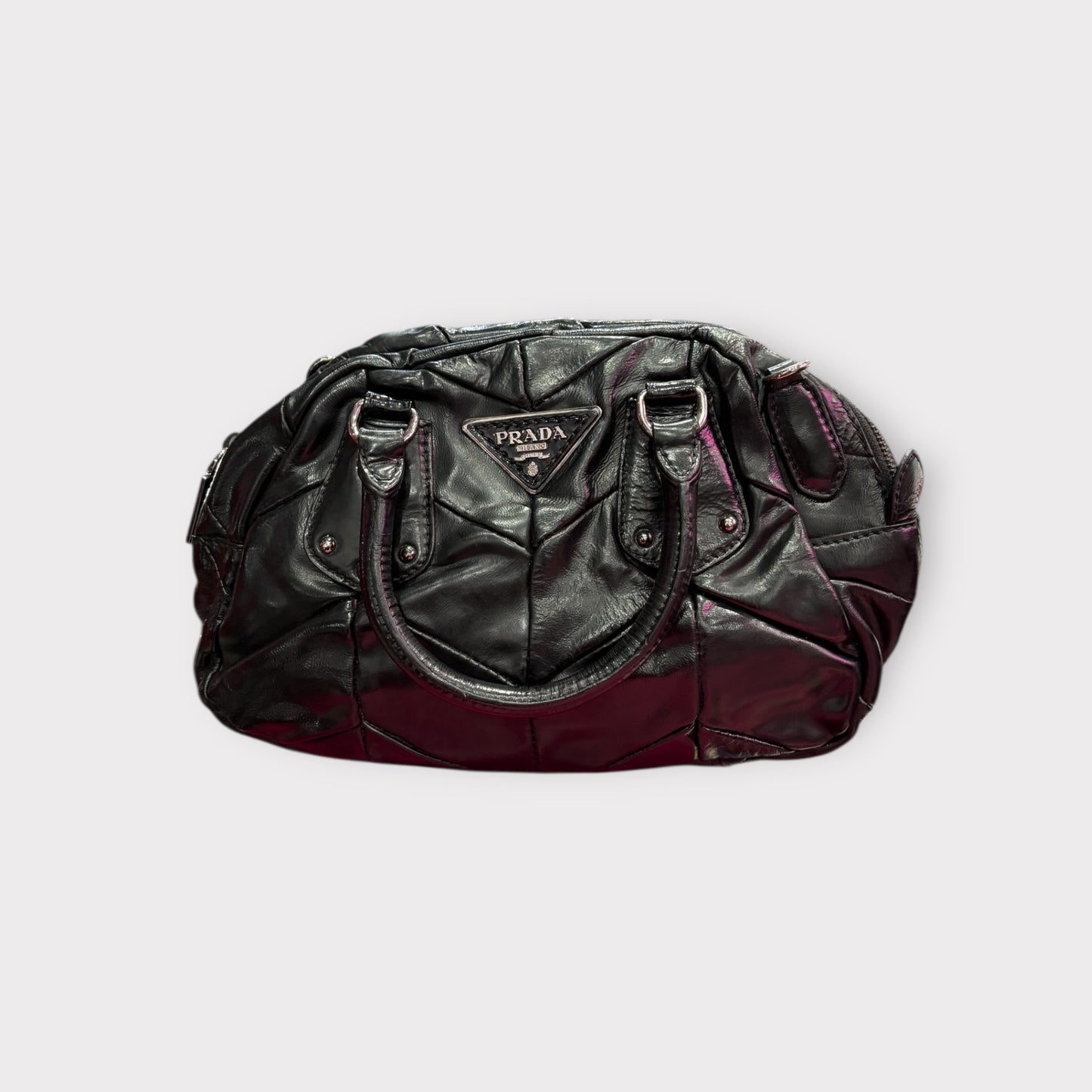 Prada – Sac cuir noir matelassé logo triangle