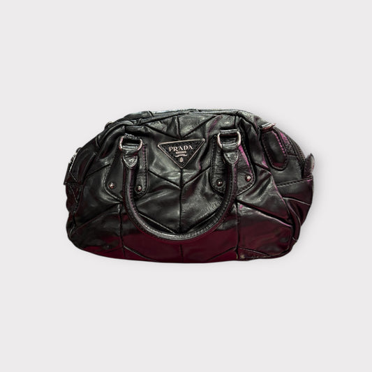 Prada – Sac cuir noir matelassé logo triangle