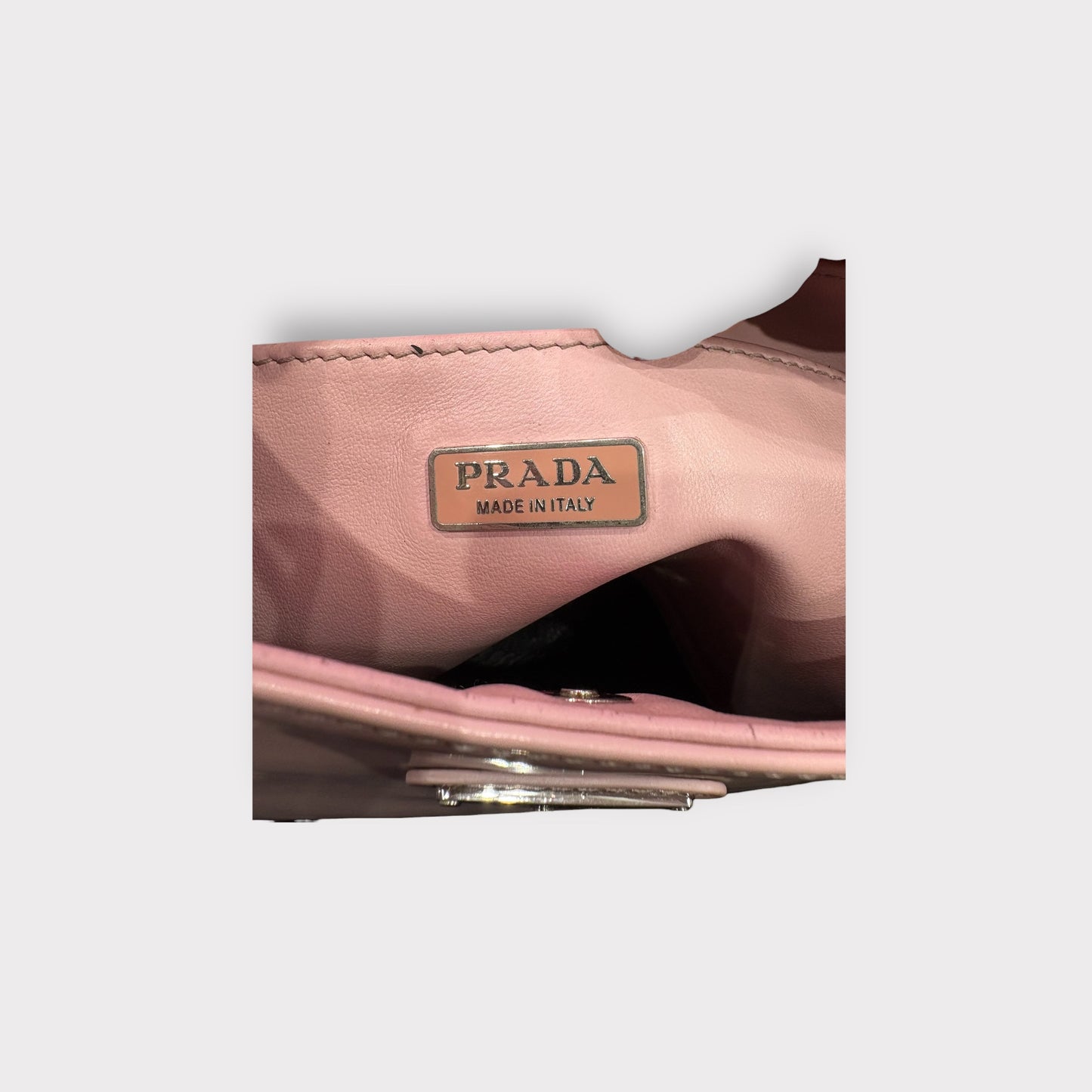 Prada – Sac épaule cuir rose logo triangle