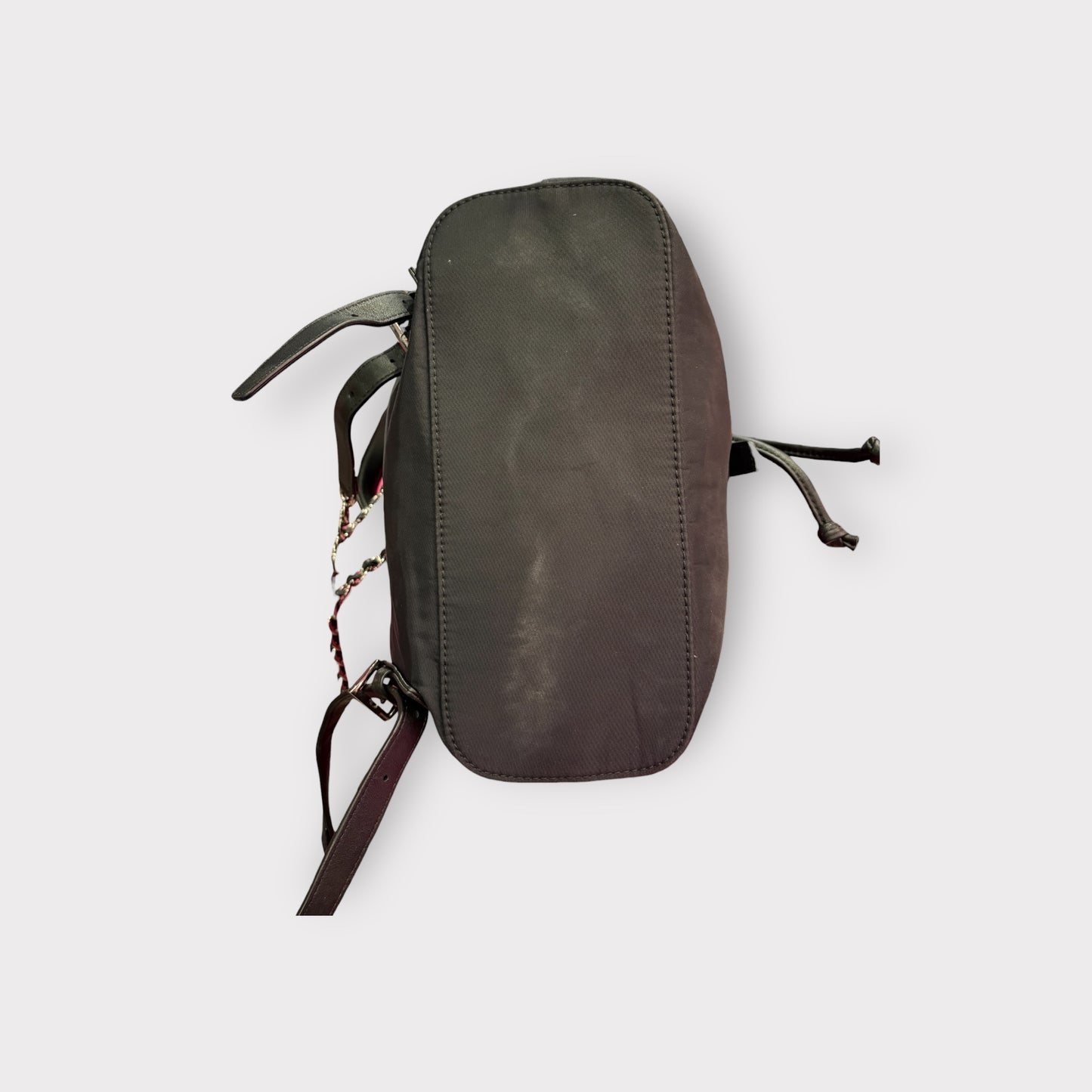 Prada – Sac à dos nylon noir avec chaîne
