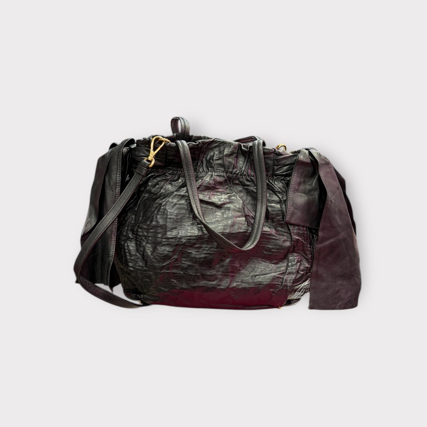 Prada – Sac cuir noir vintage à liens / froncé