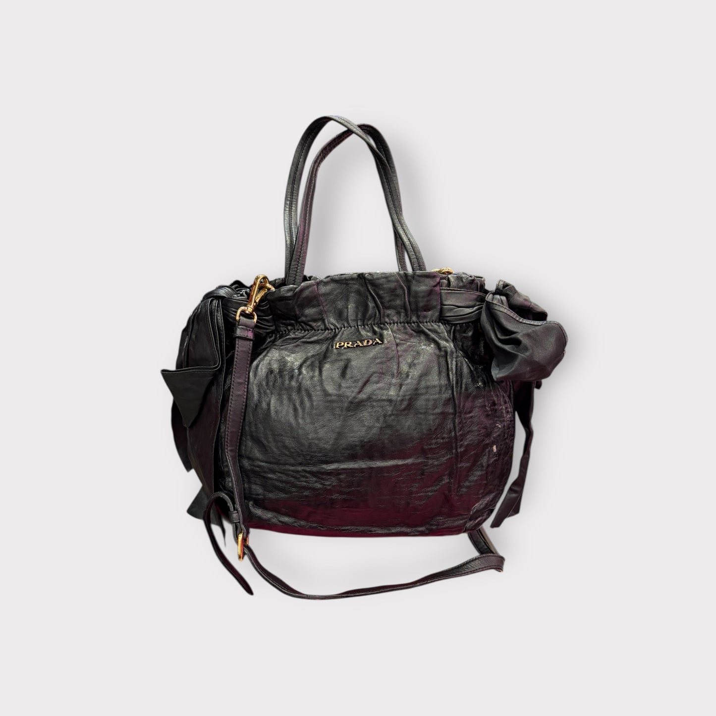 Prada – Sac cuir noir vintage à liens / froncé