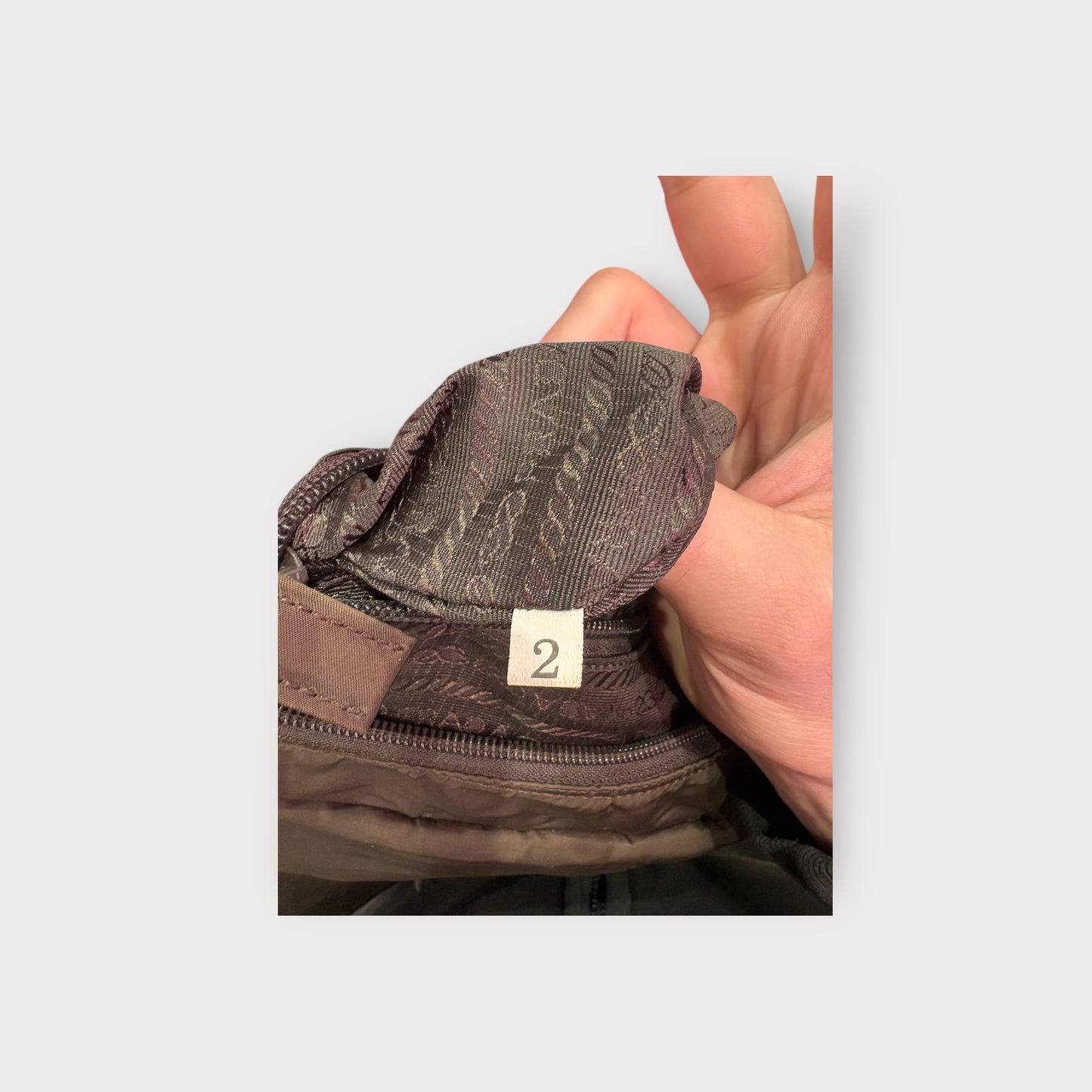Prada – Sac bandoulière nylon kaki / marron